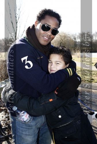 Diemen 14 februari 2009
Patrick Kluivert Rossana Lima Kluivert Quincy Justin Ruben Kluivert doen mee met de boswandeling voor hun goede doel ivm zwerfhonden. De tocht was in het Diemer Bos.
Peter Smulders bv