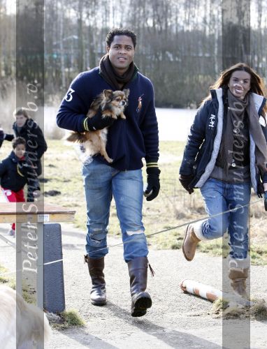 Diemen 14 februari 2009
Patrick Kluivert Rossana Lima Kluivert Quincy Justin Ruben Kluivert doen mee met de boswandeling voor hun goede doel ivm zwerfhonden. De tocht was in het Diemer Bos.
Peter Smulders bv