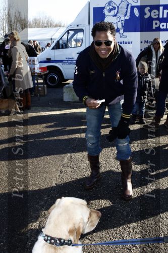 Diemen 14 februari 2009
Patrick Kluivert Rossana Lima Kluivert Quincy Justin Ruben Kluivert doen mee met de boswandeling voor hun goede doel ivm zwerfhonden. De tocht was in het Diemer Bos.
Peter Smulders bv