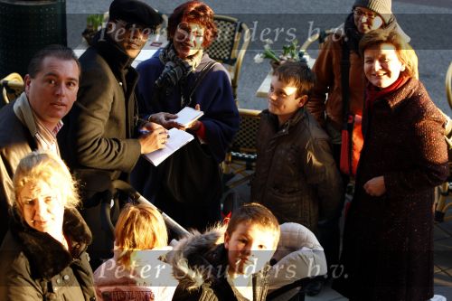 Amsterdam 17 februari 2008
Patrick Kluivert aan het wandelen met Shane op de pc hooftstraat. Fans vragen een handtekening.
Peter Smulders bv