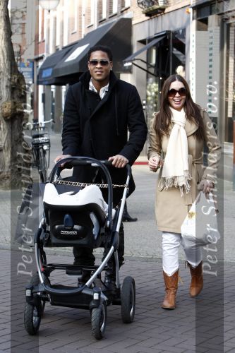 Amsterdam 18 september 2008
Patrick Kluivert met Shane en Rossana Lima op de cornelis schuytstraat.
Peter Smulders bv