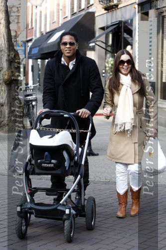 Amsterdam 18 september 2008
Patrick Kluivert met Shane en Rossana Lima op de cornelis schuytstraat.
Peter Smulders bv