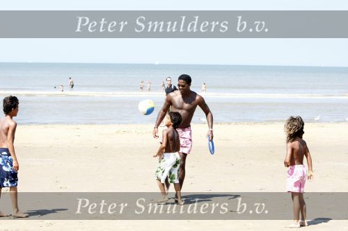 Noordwijk 24 juli 2008
Patrick Kluivert op het strand bij huis ter Duin met Rossana Lima en zijn zoons Shane Quincy Ruben en Justin.