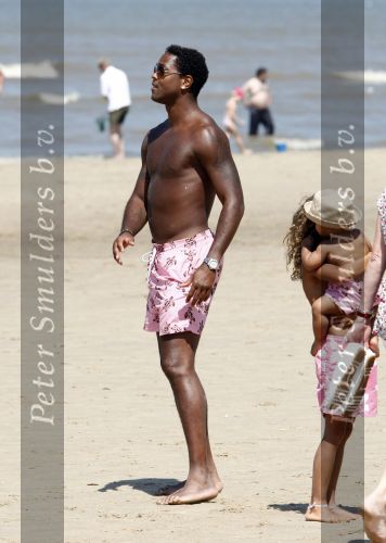 Noordwijk 24 juli 2008
Patrick Kluivert op het strand bij huis ter Duin met Rossana Lima en zijn zoons Shane Quincy Ruben en Justin.