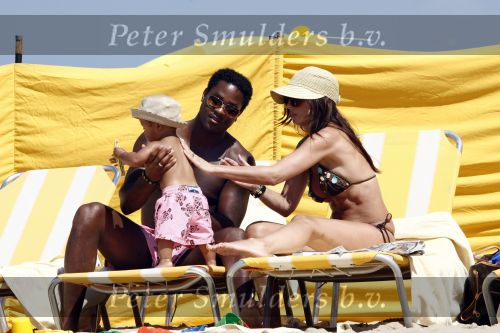 Noordwijk 24 juli 2008
Patrick Kluivert op het strand bij huis ter Duin met Rossana Lima en zijn zoons Shane Quincy Ruben en Justin.