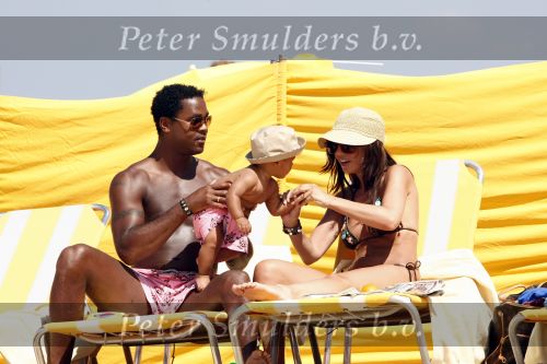 Noordwijk 24 juli 2008
Patrick Kluivert op het strand bij huis ter Duin met Rossana Lima en zijn zoons Shane Quincy Ruben en Justin.