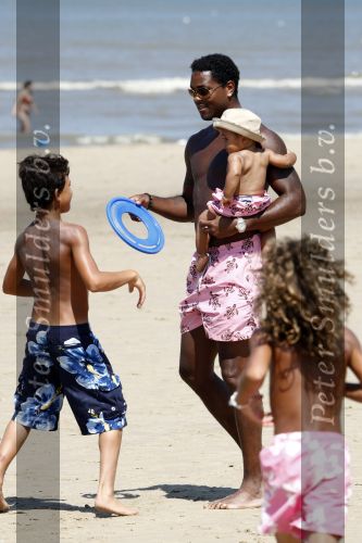 Noordwijk 24 juli 2008
Patrick Kluivert op het strand bij huis ter Duin met Rossana Lima en zijn zoons Shane Quincy Ruben en Justin.