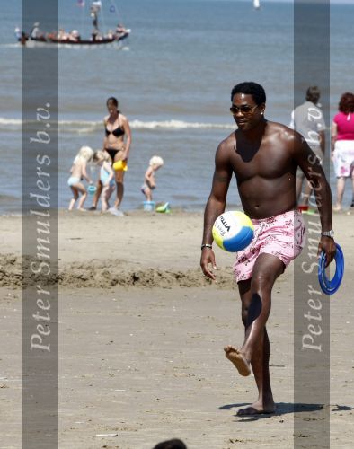 Noordwijk 24 juli 2008
Patrick Kluivert op het strand bij huis ter Duin met Rossana Lima en zijn zoons Shane Quincy Ruben en Justin.