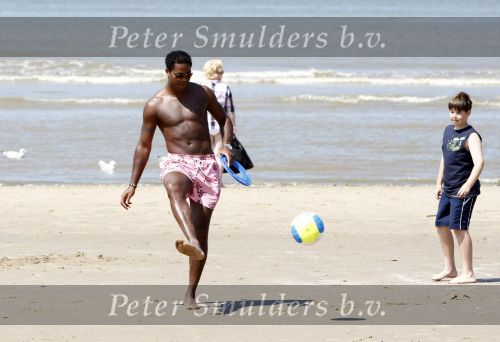 Noordwijk 24 juli 2008
Patrick Kluivert op het strand bij huis ter Duin met Rossana Lima en zijn zoons Shane Quincy Ruben en Justin.