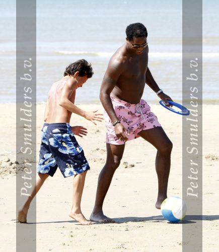 Noordwijk 24 juli 2008
Patrick Kluivert op het strand bij huis ter Duin met Rossana Lima en zijn zoons Shane Quincy Ruben en Justin.