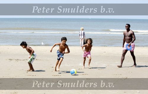 Noordwijk 24 juli 2008
Patrick Kluivert op het strand bij huis ter Duin met Rossana Lima en zijn zoons Shane Quincy Ruben en Justin.