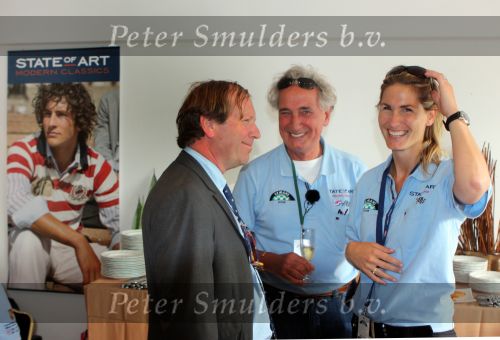 Le Mans, 12 Juli 2008
Albert Westerman met zijn dochter Evelyne Westerman in een gezellig gesprek met de organisator van de Le Mans Classic 2008, Patrick Peter