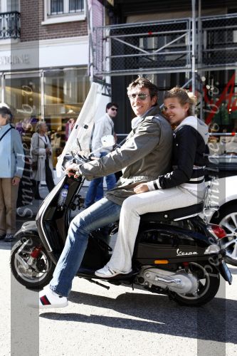 Amsterdam 22 april 2009
Patrick Singels met dochter op zijn vespa scooter op de pc hooftstraat.
Peter Smulders bv