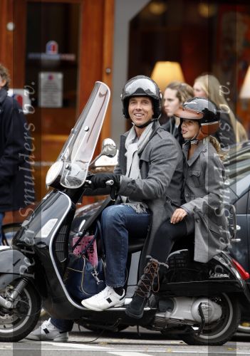 Amsterdam 31 oktober 2007
Patrick Singels met zijn dochter op vespa scooter.
