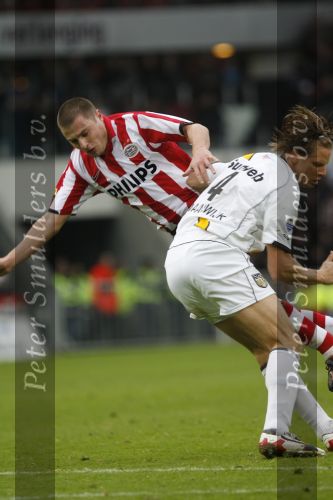 Eindhoven, 30 December 2007
Laatste Kompetitiewedstrijd van het jaar PSV-NAC  Eindstand 2-0 Seizoen 2007/2008
Patrick Zwaanswijk in duel met Danny Koevermans