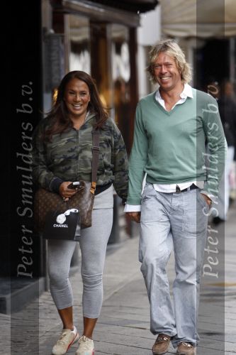 Amsterdam 1 september 2007
Patty Brard met haar verloofde Antoine op de pc hooftstraat in haar smart.