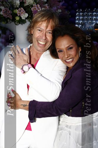 Amsterdam 27 april 2009
Feestje van Gerard Joling voor zijn 49e verjaardag bij cafe het Kalfje. Patty Brard met vriend Antoine
Peter Smulders bv