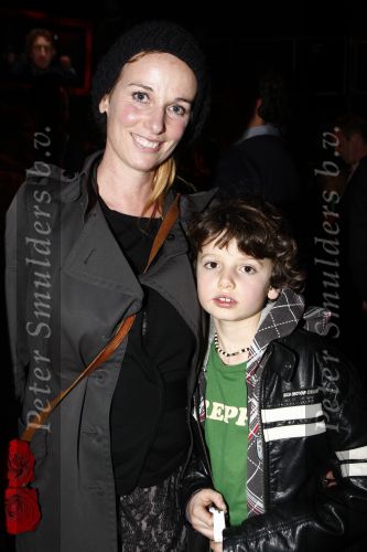 Amsterdam 28 januari 2008
Modeshow van oa Simone v Trojen op de amsterdam fashion week. Patty Zomer met zoontje