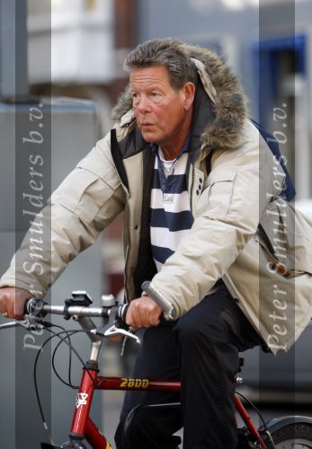 Amsterdam 3 november 2007
Paul Dubois op de fiets op de cornelis schuytstraat.