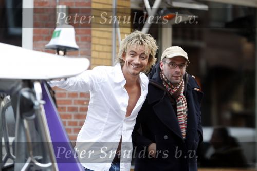 Amsterdam 11 oktober 2007 Paul Groot als Victor Reinier voor het programma Koefnoen samen met Owen Schoemacher.