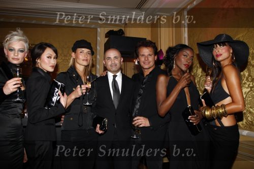 Amsterdam 21 april 2008
Presentatie van Samsung Ladyphone in het amstel hotel. Leco v Zadelhoff en Paul Wilkens met de modellen
Peter Smulders bv