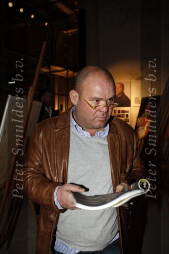 Amsterdam 22 november 2007
Paul de Leeuw met brilletje
Presentatie tijdschrift oog in het rijksmuseum.