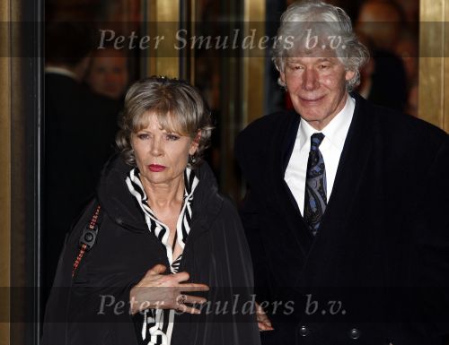 Amsterdam 1 februari 2008
Koningin Beatrix (70jaar) en Prinses Margriet (65 jaar) vieren hun verjaardag in Carre. Paul v Vliet met zijn vrouw
Peter Smulders bv