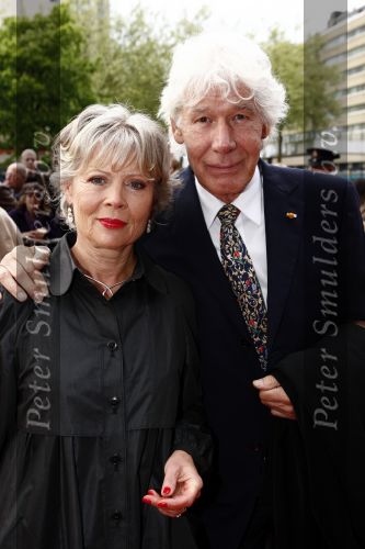 Utrecht 28 april 2009
Pieter v Vollenhoven viert zijn 70e verjaardag in het Beatrix theater in Utrecht. Paul v Vliet met vrouw
Peter Smulders bv