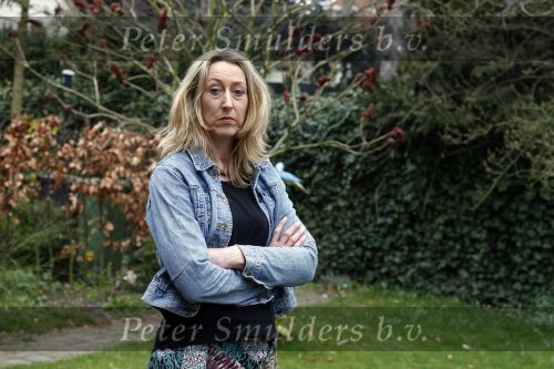 Hoorn 14 april 2009
Paulina de Greeuw in haar tuin. paulina is een ex vriendin van Martin Brozius.
Peter Smulders bv