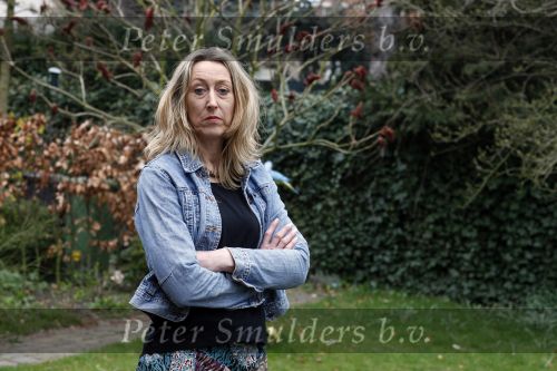 Hoorn 14 april 2009
Paulina de Greeuw in haar tuin. paulina is een ex vriendin van Martin Brozius.
Peter Smulders bv