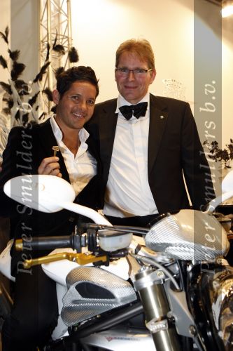 Amsterdam 6 december 2007
Miljonairsfair 2007 in de rai te amsterdam. Vip avond.
Percy Irausquin bij Mangusta moter