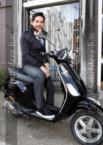 Amsterdam 15 april 2008
Percy Irausquin op een Vespa scooter.