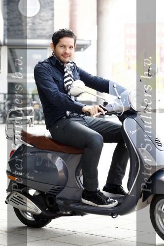 Amsterdam 23 april 2008
Percy Irausquin op zijn Vespa scooter.