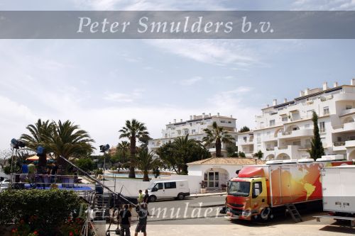 Praia da luz 3 mei 2008
Vandaag was het precies 1 jaar geleden dat Madeleine Mc Cann verdwenen is.  Ze sliepen toen in hotel ocean Club. Op deze dag was er een herdenkingsdiens in de kerk van het dorp. Familie, Michael Wright Sandy Cameron   waren aanwezig. Er waren veel cameraploegen en fotograven aanwezig.
Peter Smulders bv