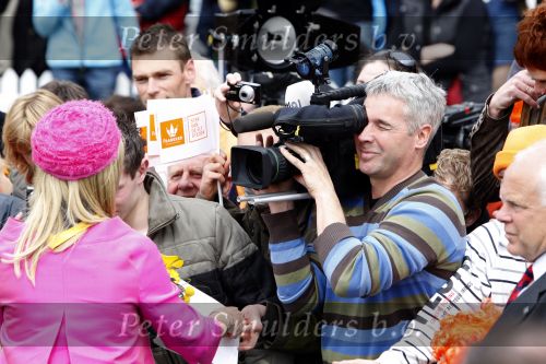 Makkum en Franeker30 april 2008
Koninginnedag 2008 met Koningin Beatrix Prins Willem Alexander Friso Constantijn Maurits Floris Pieter Christiaan Pieter v Vollenhoven en de prinsessen Maxima Laurentien Mabel Aimee Anita Margriet en Marilene. Cameraman peter
Peter Smulders bv