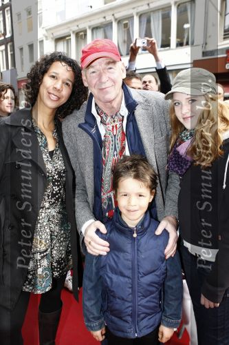 Amsterdam 5 april 2009
Premiere mijn vader is detective in Tuschinski. Peter Faber met vrouw en 2 dochters
Peter Smulders bv