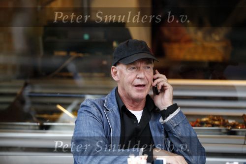Amsterdam 12 september 2007
Peter Faber met gsm op terras.