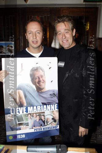 Amsterdam 1 november 2007
Presentatie boek Peter Heerschop bij de Jaap eden baan in amsterdam. Peter met Edwin Evers die het eerste boek krijgt
