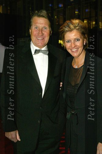 Amsterdam 10 december 2003
Miljonairsbeurs in de RAI Amsterdam.  
Peter Post met zijn vrouw Marion v d Hurk ( Marion Post )