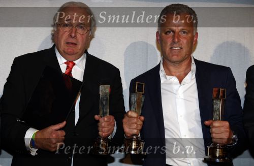 Hilversum 26 januari 2009
Peter R de Vries met blauw oog van vechtpartij met Steve Brown bij de uitreiking van de gouden beeld in het gebouw van beeld en geluid. Peter met Mart Smeets