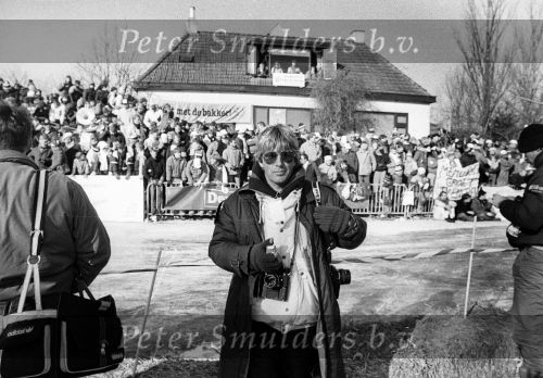 21 Februari 1985 Peter Smulders als fotograag bij de Elfstedentocht