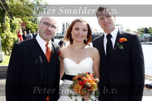 Leiden 23 augustus 2008
De dochter van Phil Collins Joeley Joely Collins trouwt met haar Nederlandse man Stefan Buitelaar. Na het huwelijk gaan ze met boot varen.
Peter Smulders bv