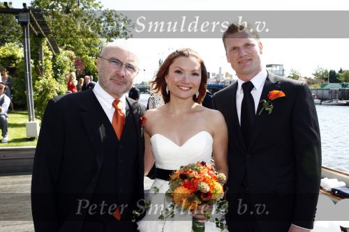 Leiden 23 augustus 2008
De dochter van Phil Collins Joeley Joely Collins trouwt met haar Nederlandse man Stefan Buitelaar. Na het huwelijk gaan ze met boot varen.
Peter Smulders bv