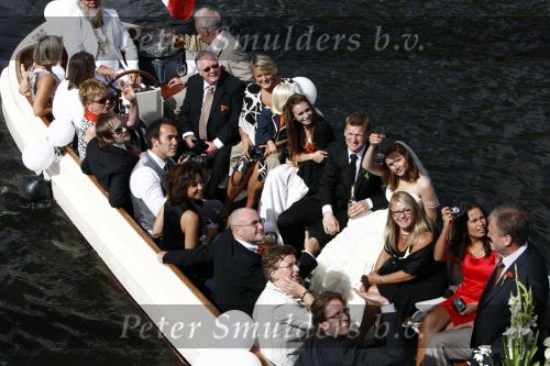 Leiden 23 augustus 2008
De dochter van Phil Collins Joeley Joely Collins trouwt met haar Nederlandse man Stefan Buitelaar. Na het huwelijk gaan ze met boot varen.
Peter Smulders bv