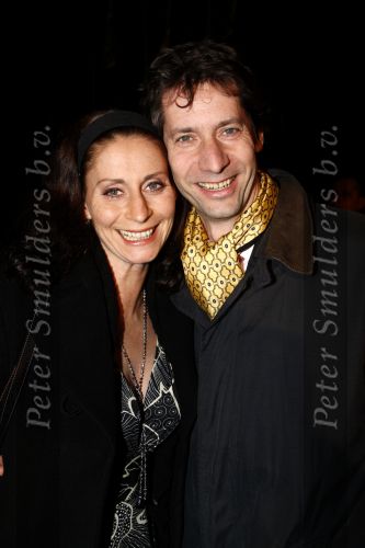 Bussum 25 februari 2008
Premiere Simone Kleinsma in het spant in bussum. Pia Douwes met broer
Peter Smulders bv