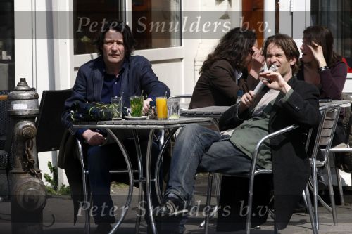 Amsterdam 22 april 2008 
Hans Teeuwen op terras samen met Pierre Bokma.
Peter Smulders bv