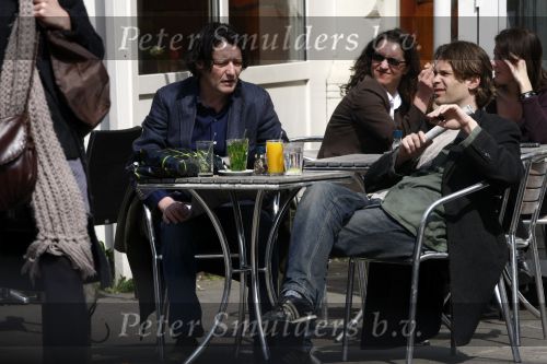 Amsterdam 22 april 2008 
Hans Teeuwen op terras samen met Pierre Bokma.
Peter Smulders bv