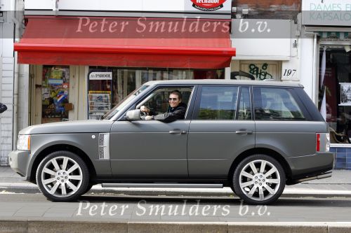 Amsterdam 11 mei 2009
Piet Boon in de range rover die hij zelf ontworpen heeft en zijn naam draagt.
Peter Smulders bv