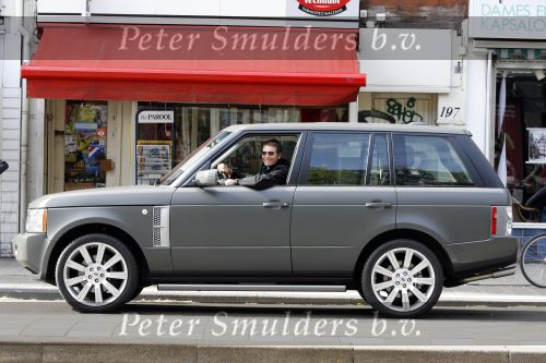 Amsterdam 11 mei 2009
Piet Boon in de range rover die hij zelf ontworpen heeft en zijn naam draagt.
Peter Smulders bv