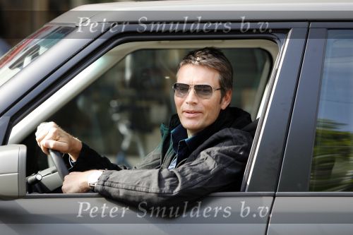 Amsterdam 11 mei 2009
Piet Boon in de range rover die hij zelf ontworpen heeft en zijn naam draagt.
Peter Smulders bv
